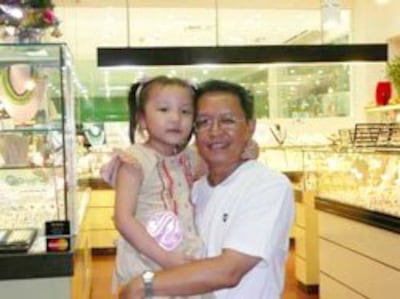 Giáo sư Phạm Minh Hoàng và con gái. RFA files
